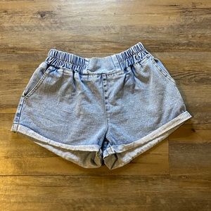 Elastic waist denim shorts